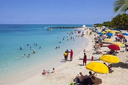 Gasthof Hospitality Expert Zeppelin - Tour Pool Bar Beach Montego Bay Jamaika