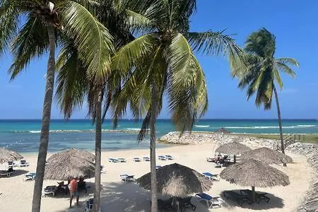 Hospitality Expert Zeppelin - Tour Pool Bar Beach Montego Bay Penzion
