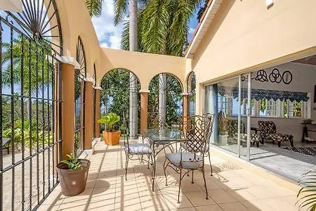 Hospitality Expert Zeppelin - Tour Pool Bar Beach Montego Bay Jamajka